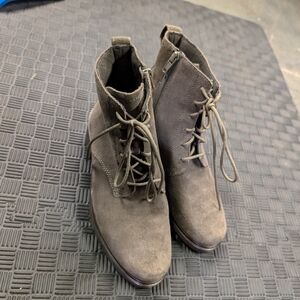 Munro Finnley Suede Boot Size 6M